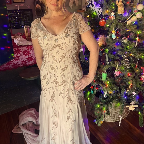 Adrianna Papell Dresses & Skirts - ADRIANNA PAPELL Wome’s Hand Beaded Short Sleeve Floral Godet Gown In Taupe Pink